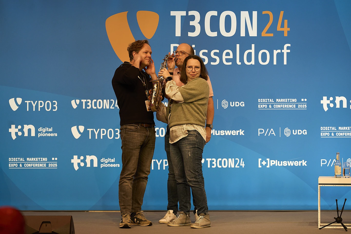 Marc Löffler with attendees